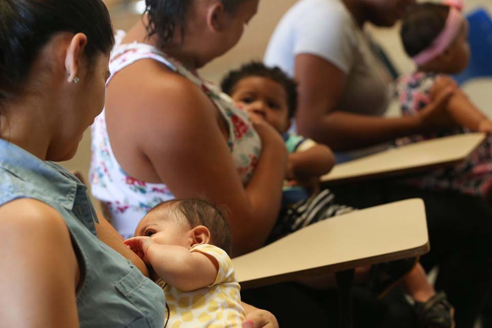 Desigualdades de gênero e raça sobrecarregam mulheres no cuidar