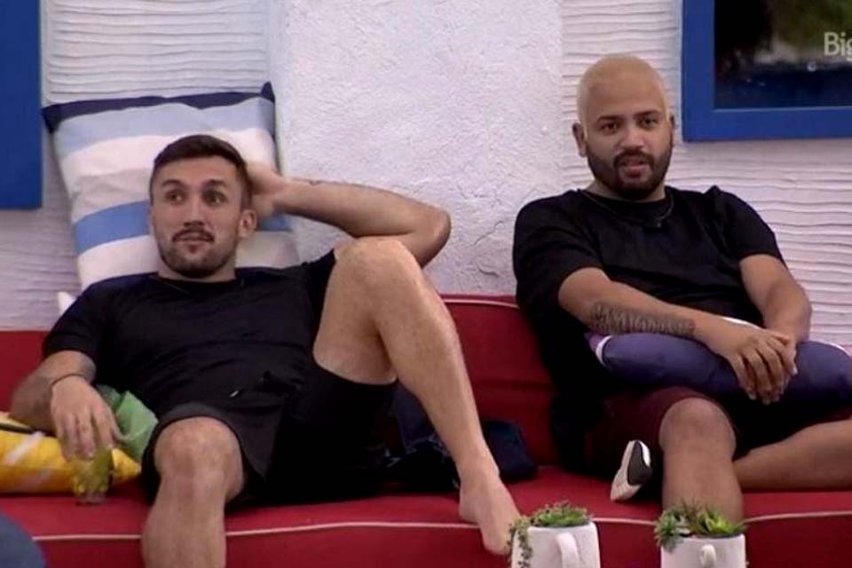 BBB21: Após reclamação de Arthur, Projota fala de Carla: 'Muito grossinha'