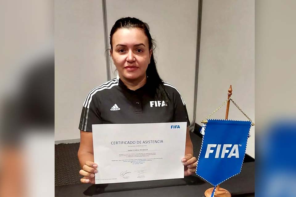 Instrutora de Rondônia participa de curso promovido pela FIFA no Chile