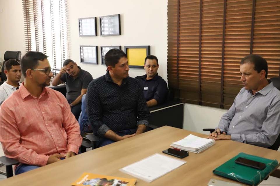 Preocupado com o transporte escolar rural em Porto Velho, deputado Anderson participa de reunião com prefeito Hildon Chaves