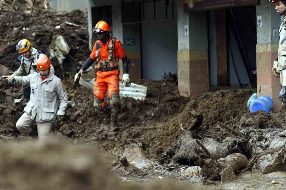 Sobe para 208 número de mortos na tragédia em Petrópolis