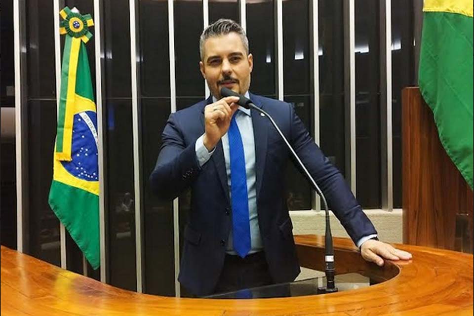 Deputado Thiago Flores assina coautoria de pedido de impeachment contra o Ministro Alexandre de Moraes 