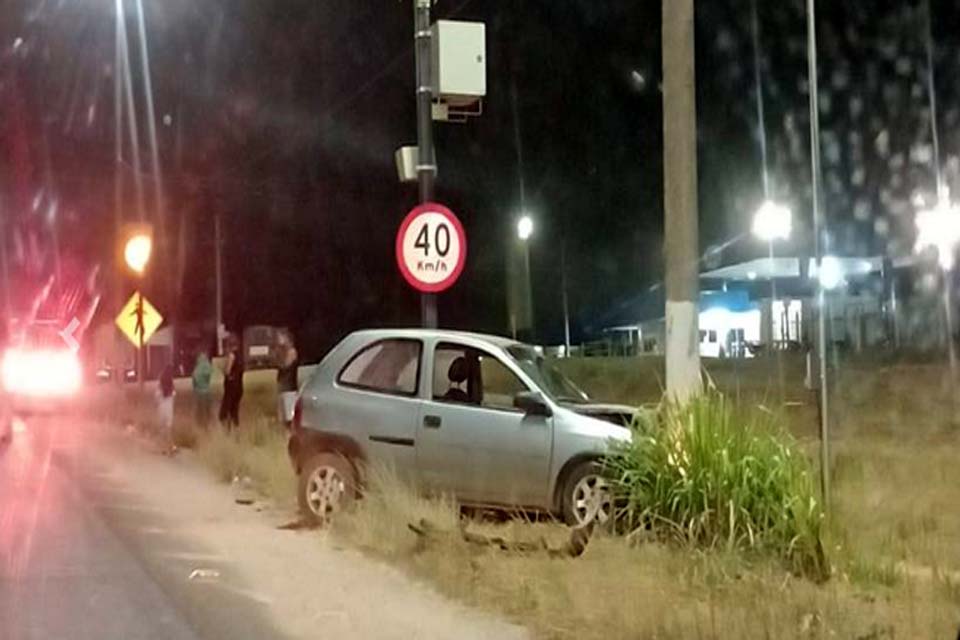 Motorista evita batida com caminhão na BR 364 é socorrido, mas foge do hospital