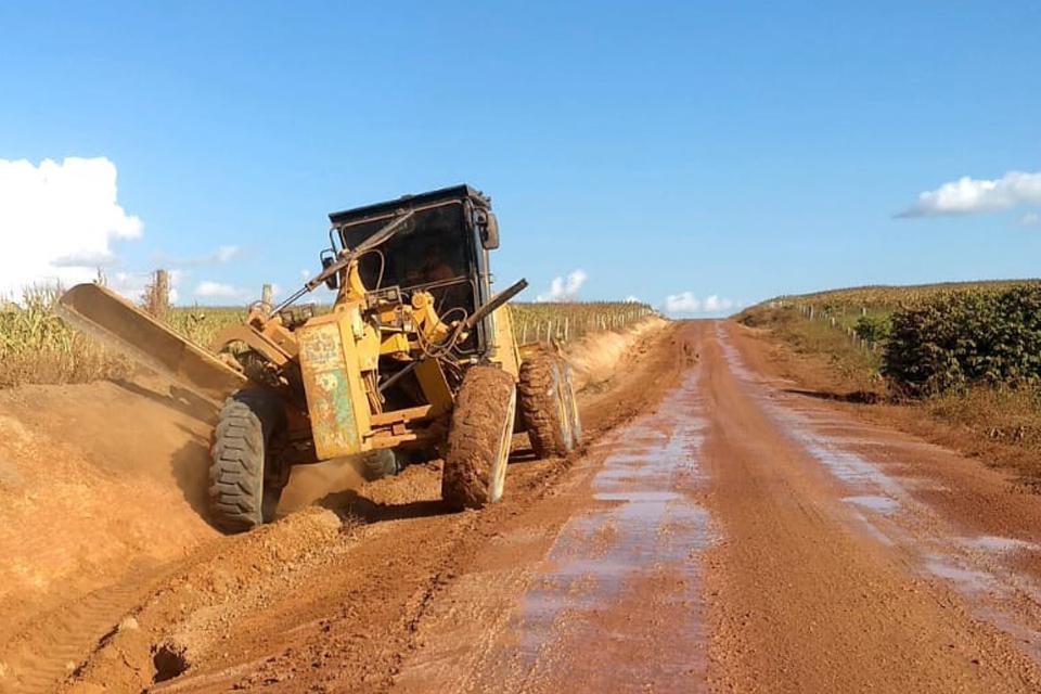 Rodovias não pavimentadas são recuperadas e garante escoamento da produção de grãos no Cone Sul 