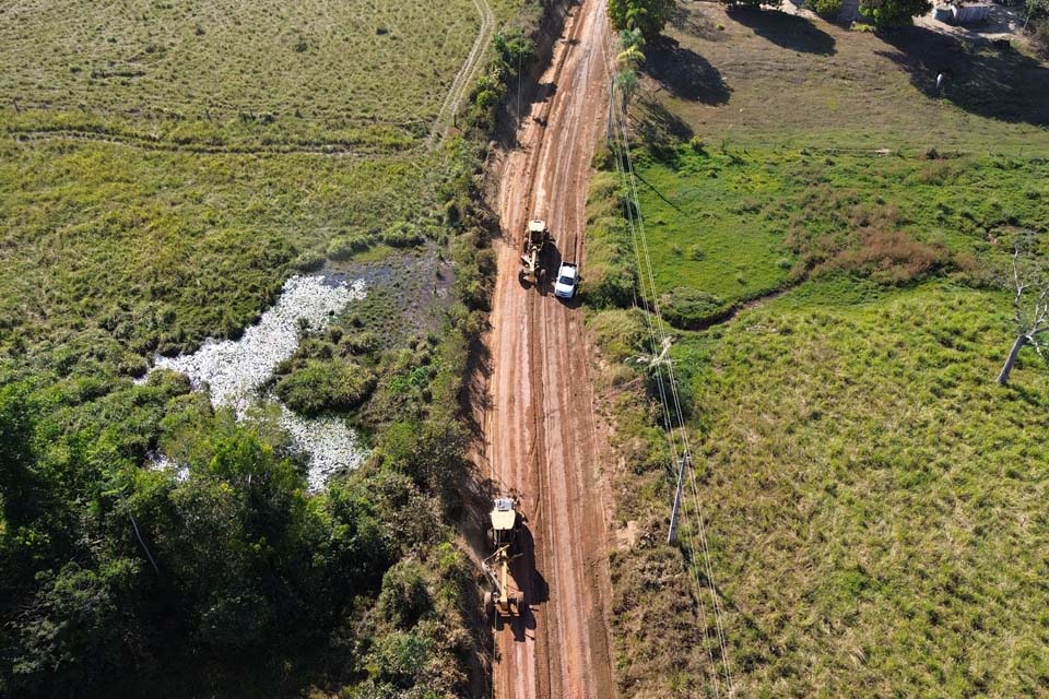 Prefeitura realiza recuperação de estradas vicinais