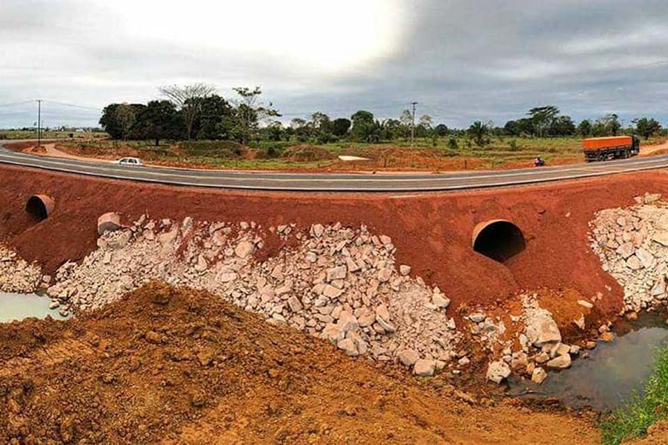 Equipes do DER finalizam obra na Curva do Jacaré localizada na RO-473