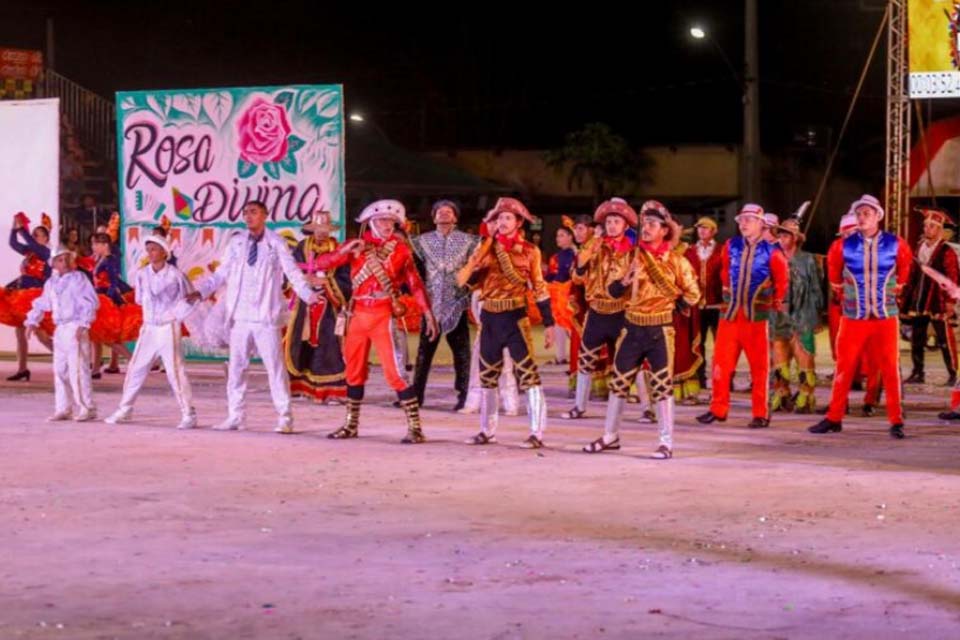 Variedade de cores, brilho e muita dança marcam terceira noite do Arraial Flor do Maracujá