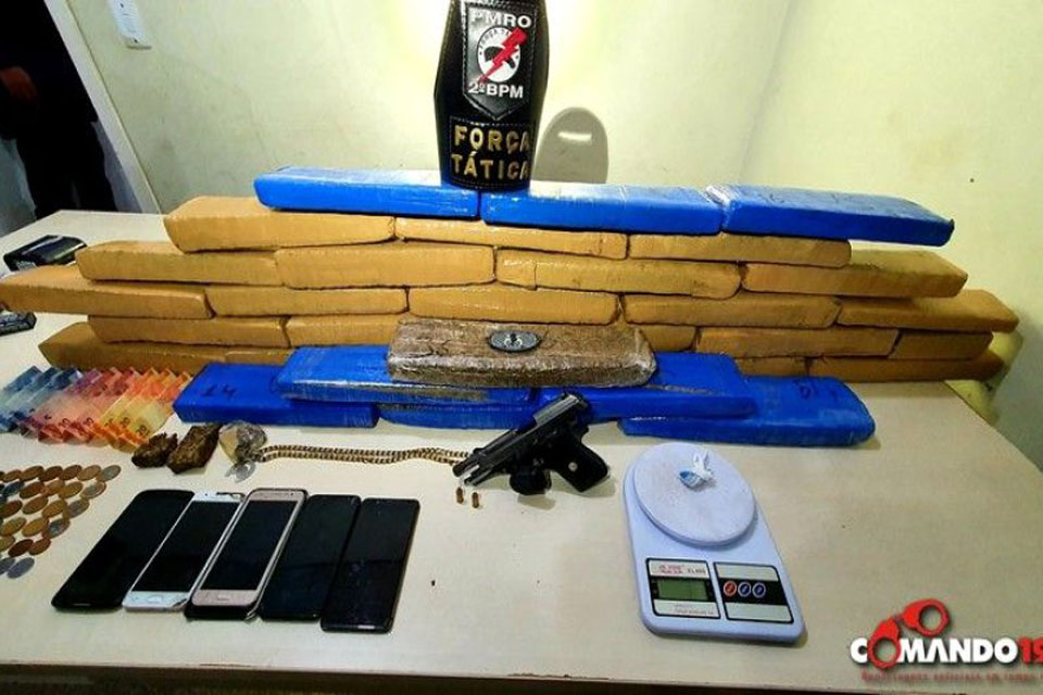 PM prende cinco pessoas com 35 tabletes de Maconha e uma pistola