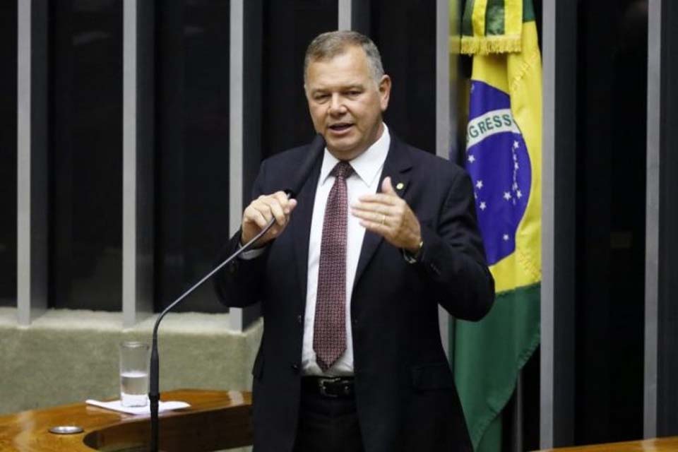 Deputado federal Lúcio Mosquini crticia 'Floresta Tipo B' diante de secretário do Ministério da Agricultura e Pecuária