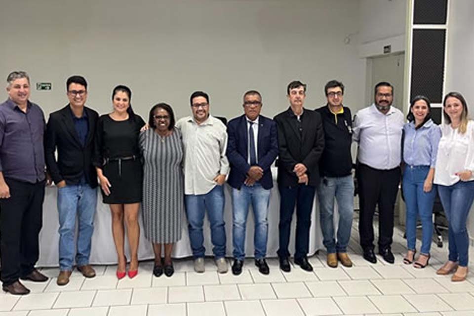 Vice-prefeito Peragibe Felix toma posse como prefeito interino da Estância Turística de Ouro Preto do Oeste