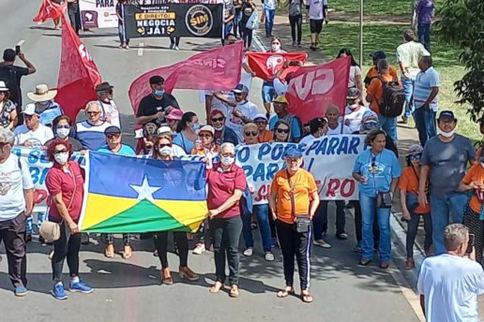 SINDSEF-RO Rondônia presente nos ato em frente ao Ministério da Educação, Saúde, Previdência e Economia