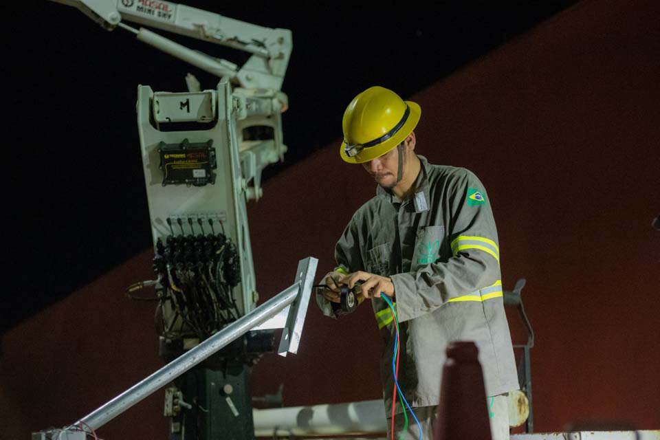 Programa de substituição de lâmpadas convencionais por LED chega a mais bairros da capital