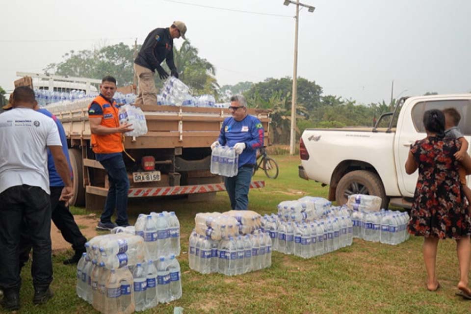 Governo de Rondônia distribui água potável para moradores de comunidades no entorno do Rio Madeira, em Porto Velho