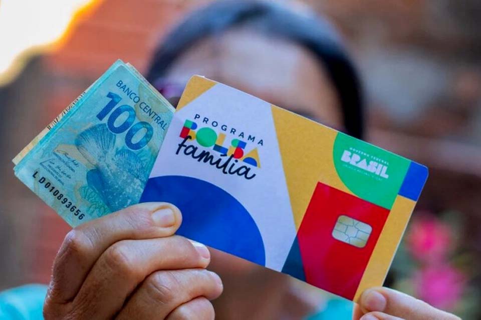 Caixa paga novo Bolsa Família a beneficiários com NIS de final 2