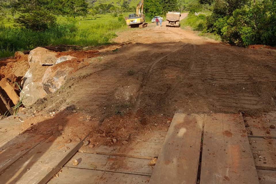 Pontes danificadas pelas chuvas em Ji-Paraná e Presidente Médici estão sendo recuperadas pelo DER