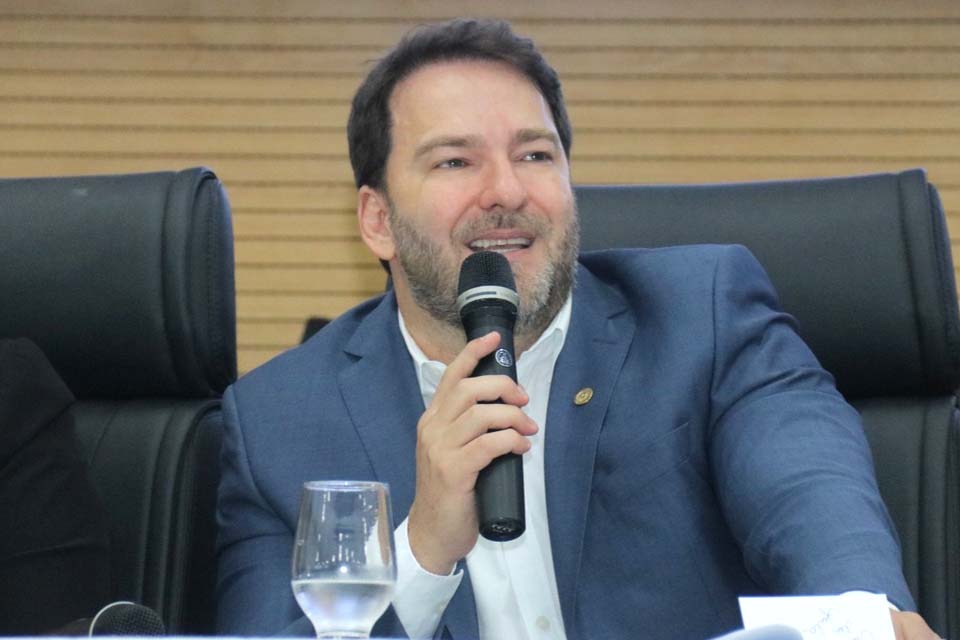 Deputado Alex Redano cobra manutenção e limpeza de complexos esportivos em Porto Velho