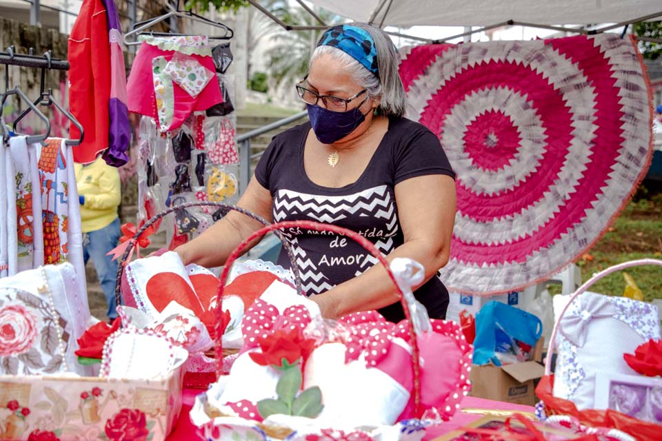 Feira da Mulher Empreendedora encerra campanha Outubro Rosa