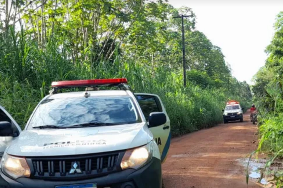 Homem é encontrado morto próximo de caminhão na linha 02