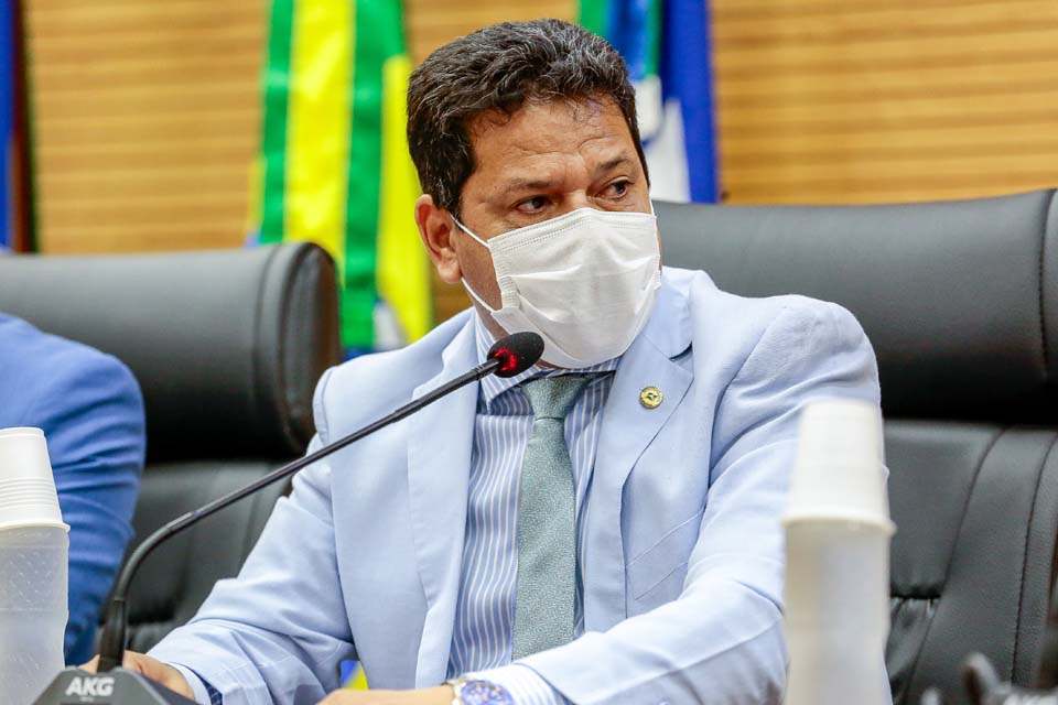 Jair Montes cobra da Sesau dados sobre o fornecimento de medicamentos de alto custo oferecidos pelo SUS