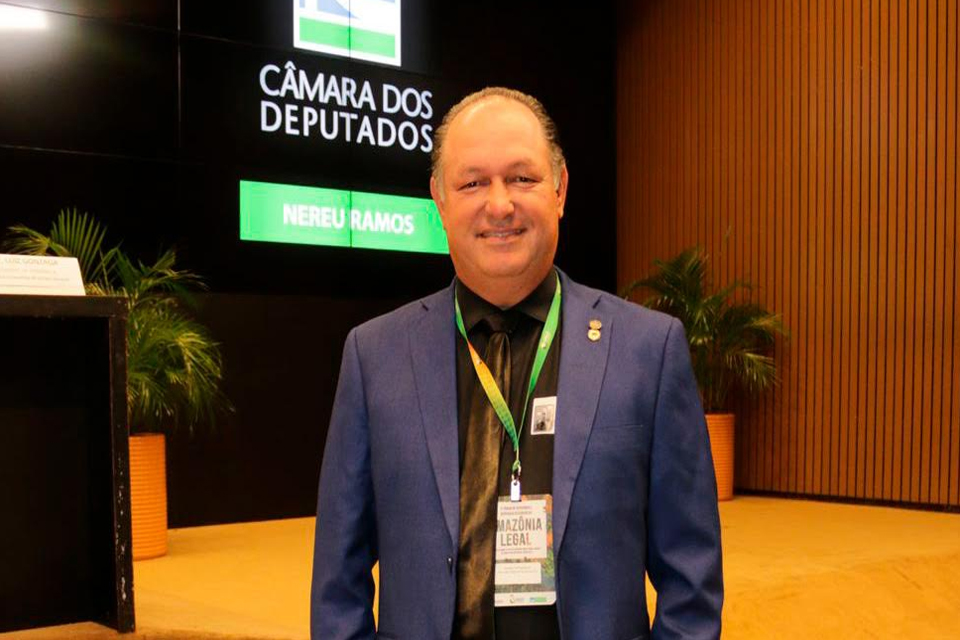 Deputado Pedro Fernandes discute regularização de terras durante reunião do Parlamento Amazônico em Brasília