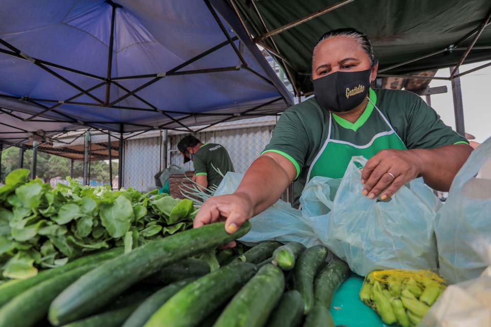 Tradicional feira do Cai N’Água acontece dentro do antigo terminal de ônibus em Porto Velho