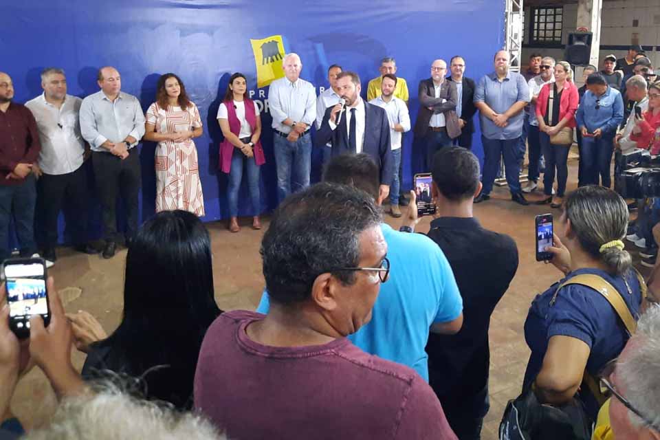 Vereador Paulo Tico participa da solenidade para a demolição do antigo prédio da rodoviária e parabeniza o prefeito