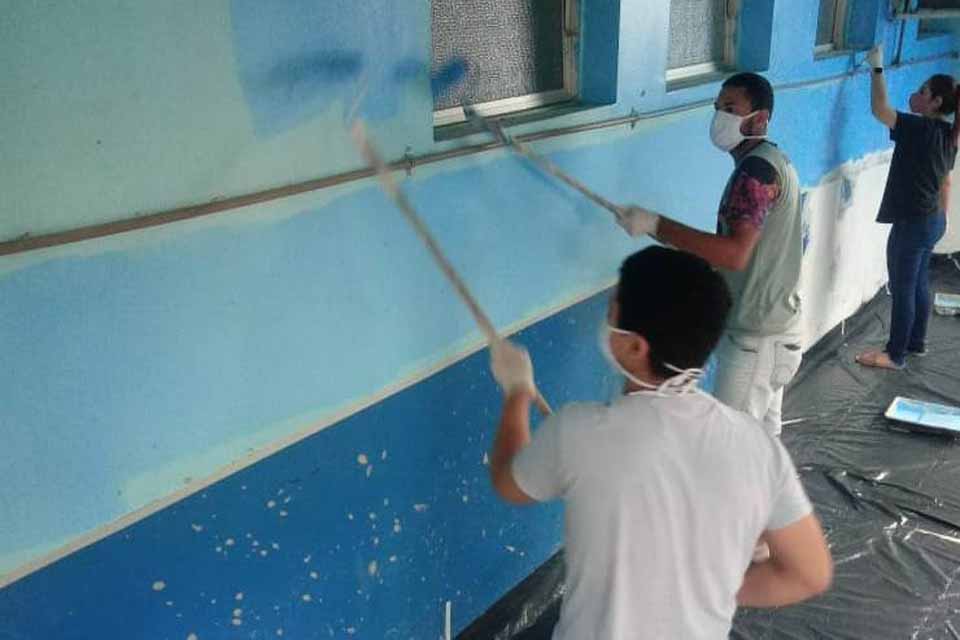 Jovens voluntários realizam ação no Hospital Municipal; equipe está em busca de mais apoiadores 