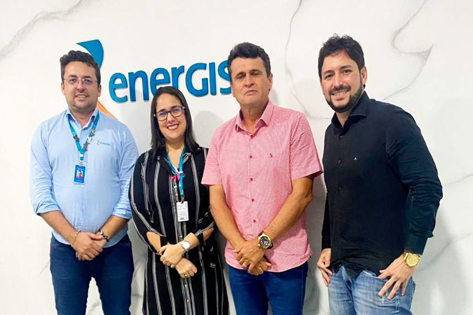 Pedro Fernandes intensifica esforços para melhorar o fornecimento de energia na Vila Nova, Alto Paraíso