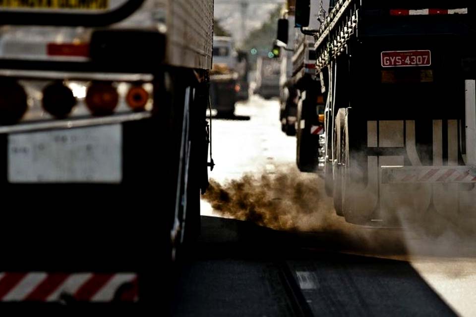 Emissões mundiais de dióxido de carbono caem 7% devido à pandemia