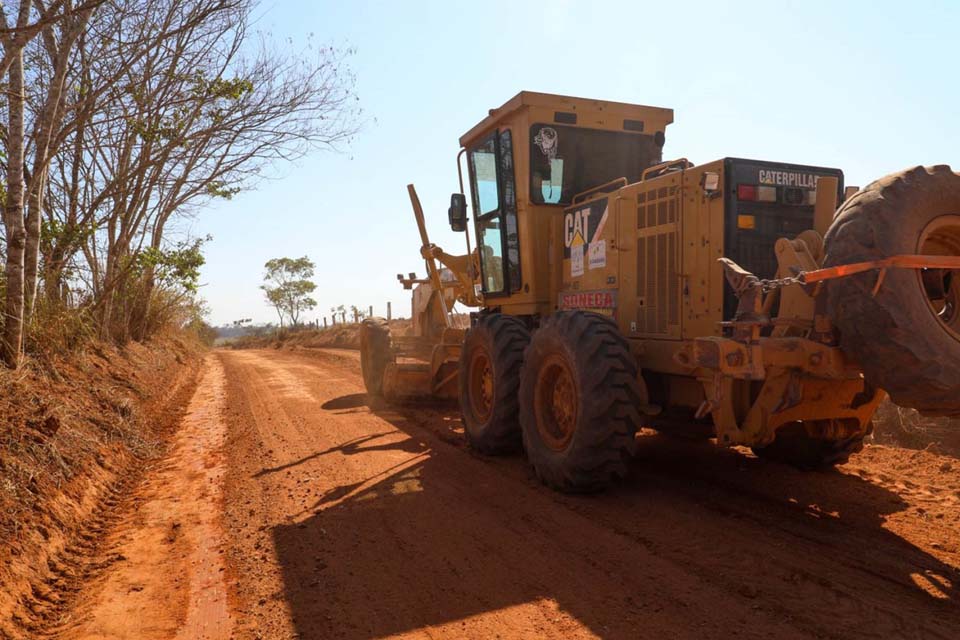 Prefeitura avança com a recuperação das vicinais; patrolamento está quase concluído no Setor das 200