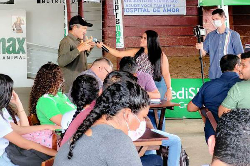 Campus Ariquemes participa do 1º Encontro de Suinocultores