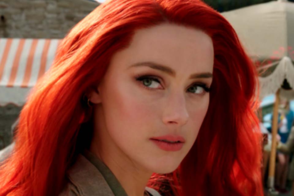 Amber Heard precisa vender mansão no deserto para pagar multa de oito milhões de dólares a Johnny Depp