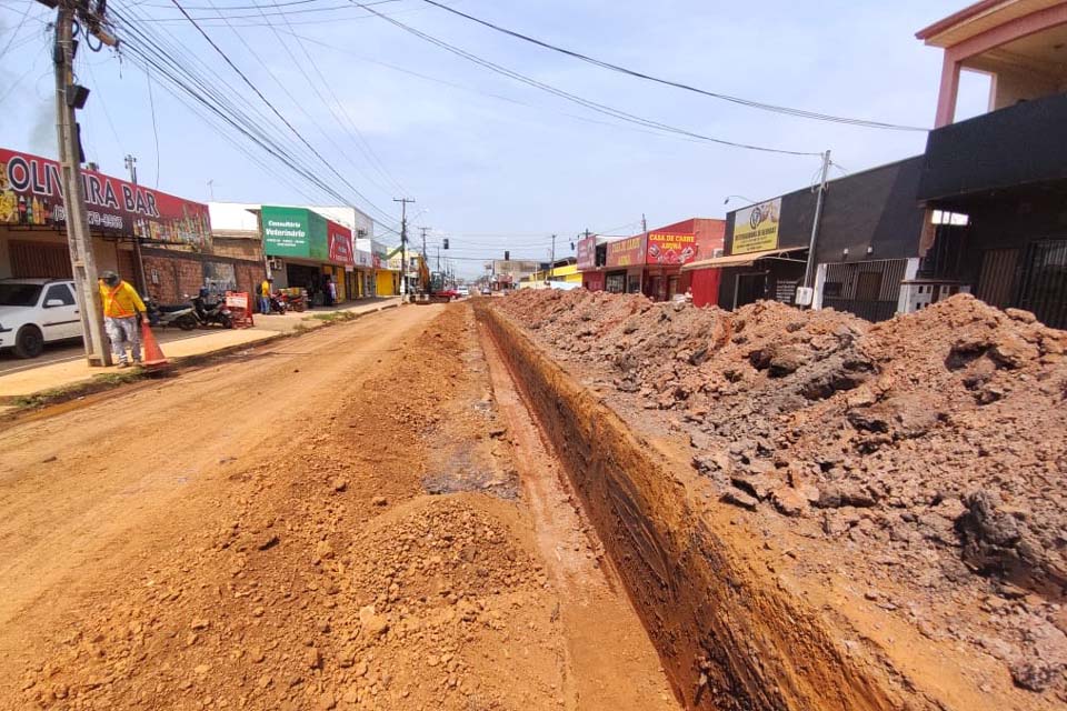 Rua Andreia com avenida Calama em PortoVelho recebe serviço de drenagem