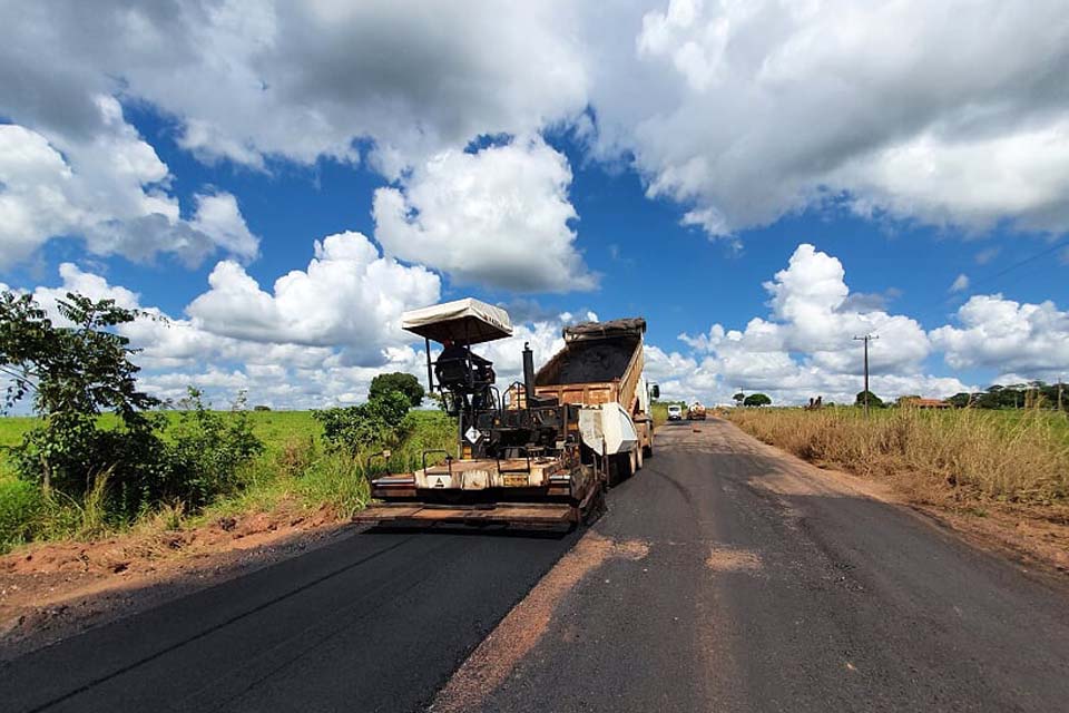 Mais de 30 quilômetros da RO-492 estão sendo recuperados em trecho que liga RO-491 ao município