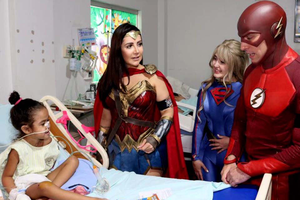 Heróis do Bem emocionam e alegram crianças internadas no Hospital Cosme e Damião
