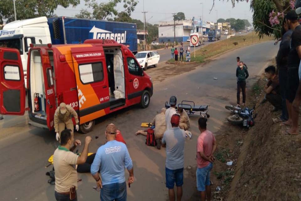 Motociclista fica em estado grave após colisão com táxi em Jaru