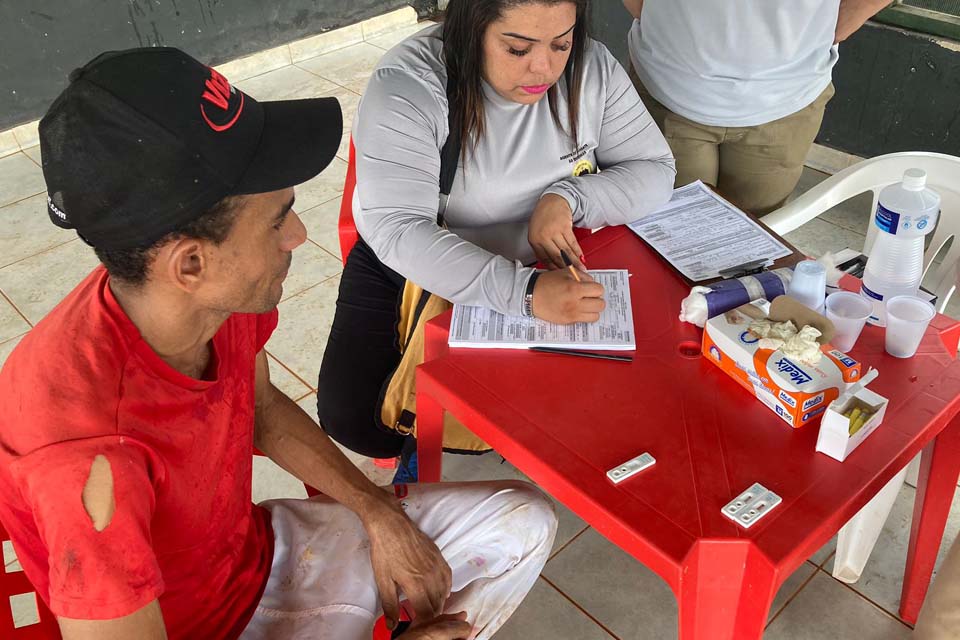 Semusa leva serviços de combate à malária para moradores do bairro Areia Branca em Porto Velho