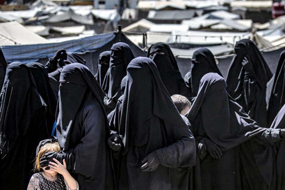 França repatria mais 15 mulheres e 40 crianças de acampamentos jihadistas na Síria