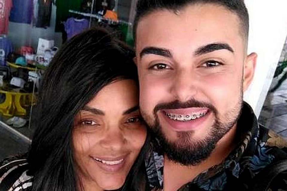 Flordelis confirma namoro com rapaz 35 anos mais jovem