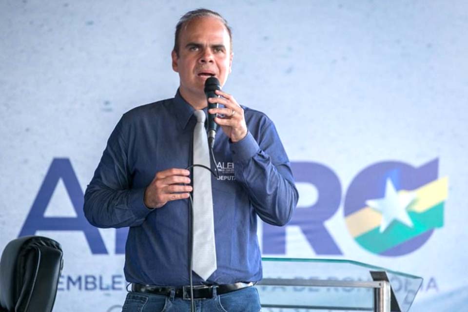 Deputado Alan Queiroz indica a concessão do auxílio emergencial para revitalização de rodovias em Candeias do Jamari