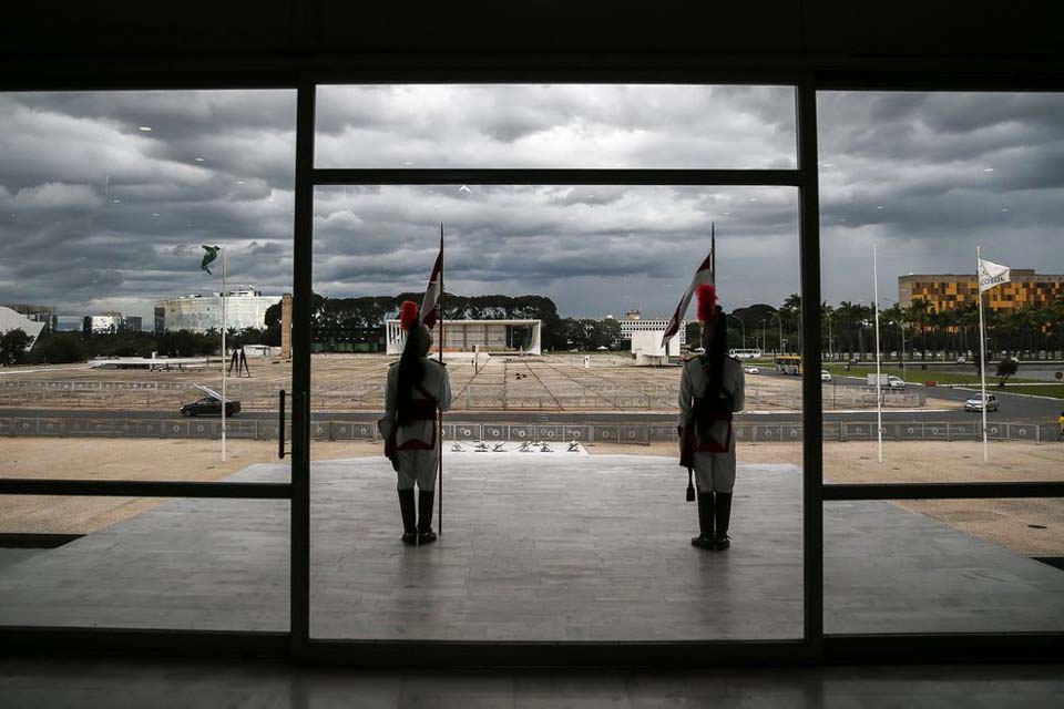 Comitê debate novas medidas de enfrentamento à pandemia de covid-19