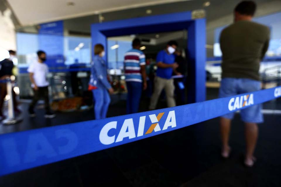 Caixa paga abono salarial para nascidos em outubro