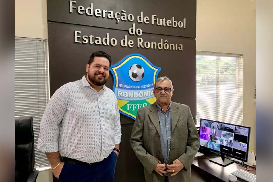 Heitor Costa, presidente da Federação de Futebol de Rondônia, recebe apoio do deputado Jean Oliveira 