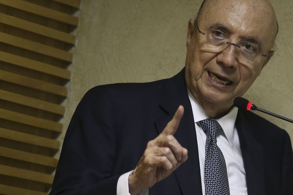 “Crise é causada pela pandemia, não pelo isolamento”, diz Meirelles