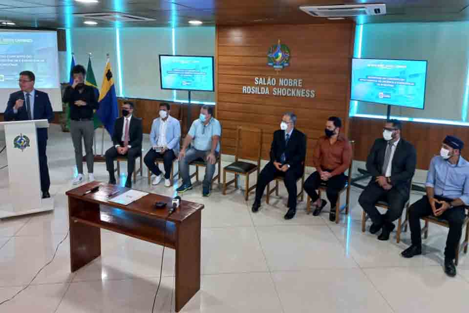 Deputado Jair Montes participa da assinatura do contrato para construção do Heuro