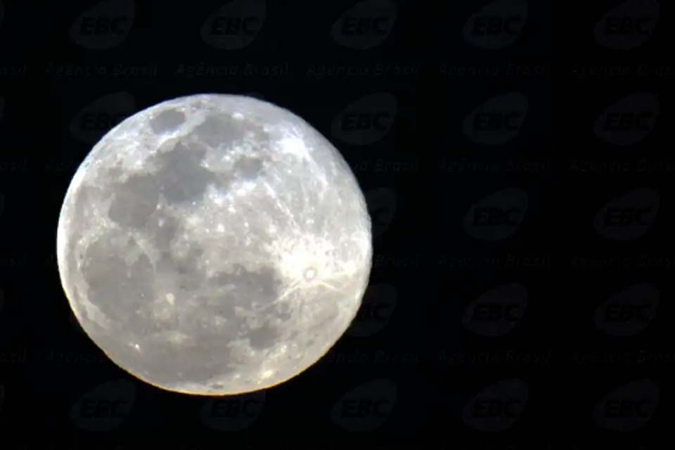 Última superlua cheia do ano pode ser vista nesta sexta-feira