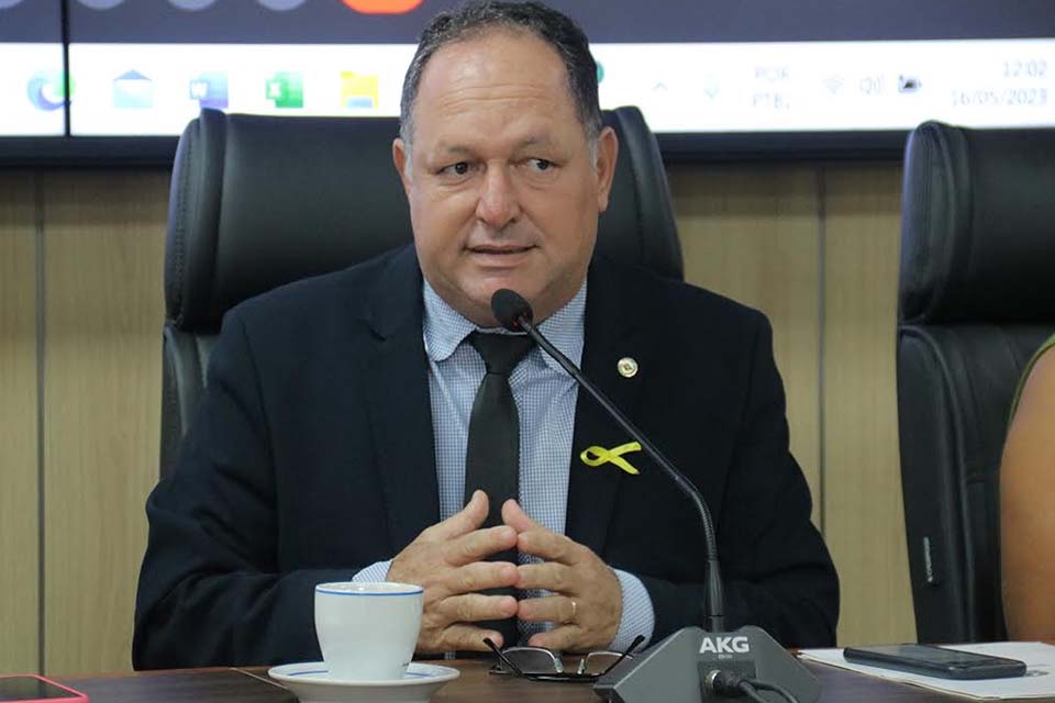 Deputado Pedro Fernandes debate descentralização da Saúde em Rondônia