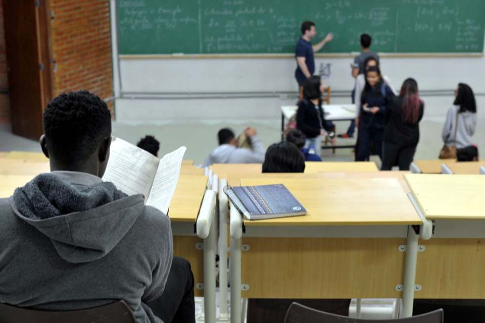 MEC abre 6 mil vagas no ensino superior para estudantes estrangeiros