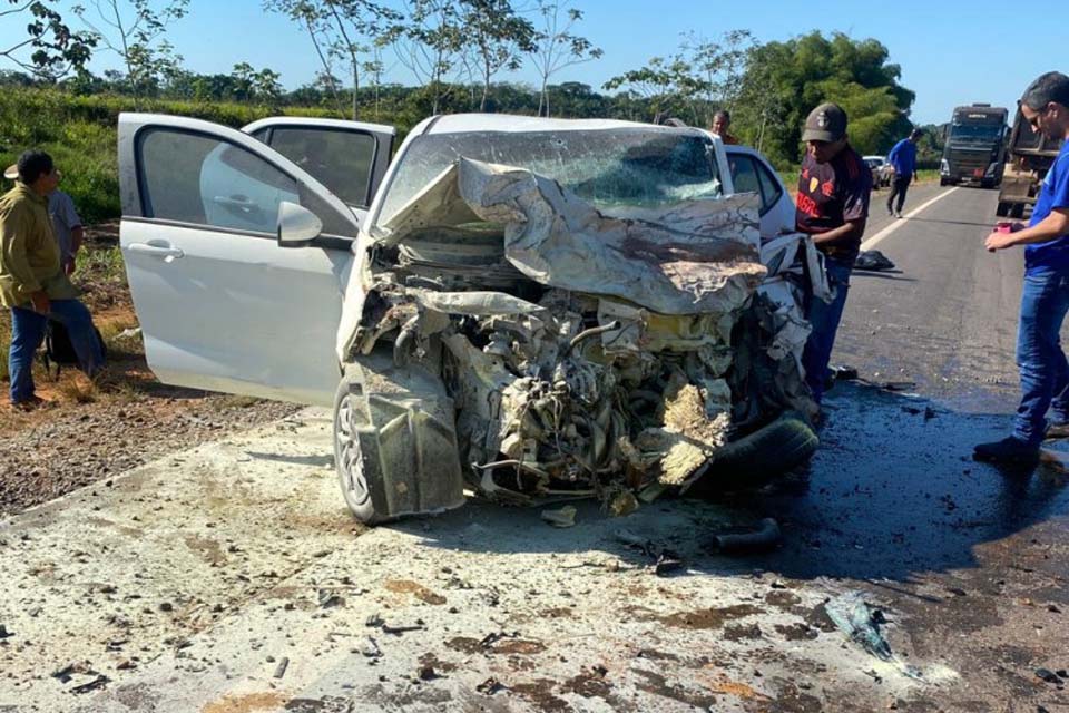 Acidente deixa dois mortos e três feridos na BR- 364 