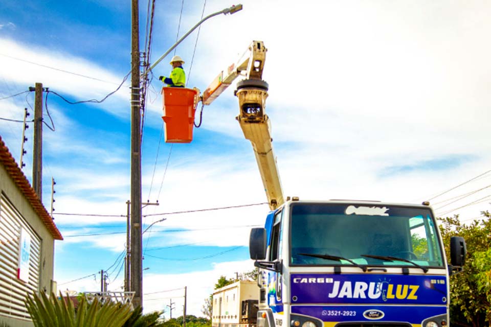 Prefeitura inicia implantação de luminárias de LED no Residencial Orleans